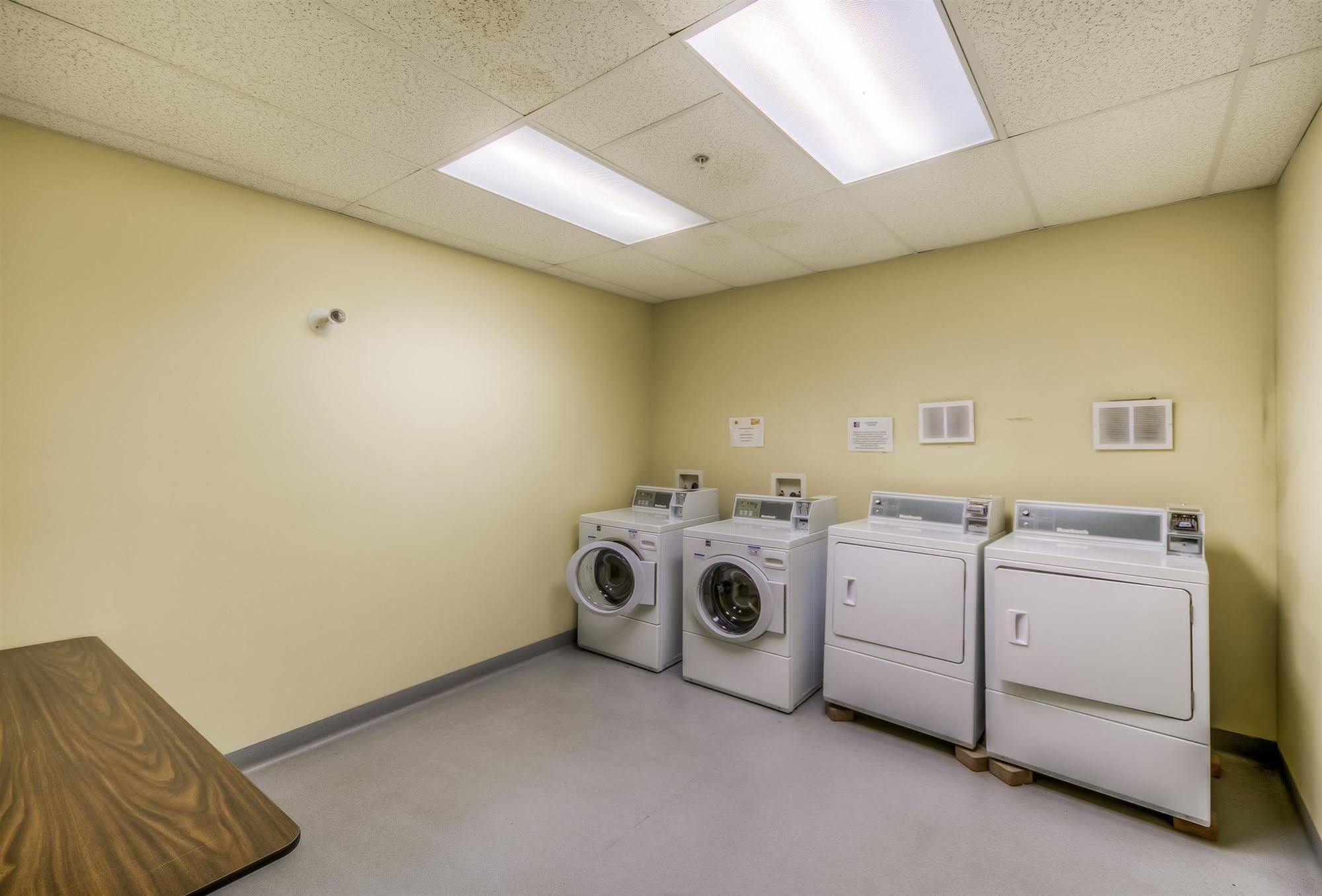 Motel 6-Estevan, Sk Екстер'єр фото