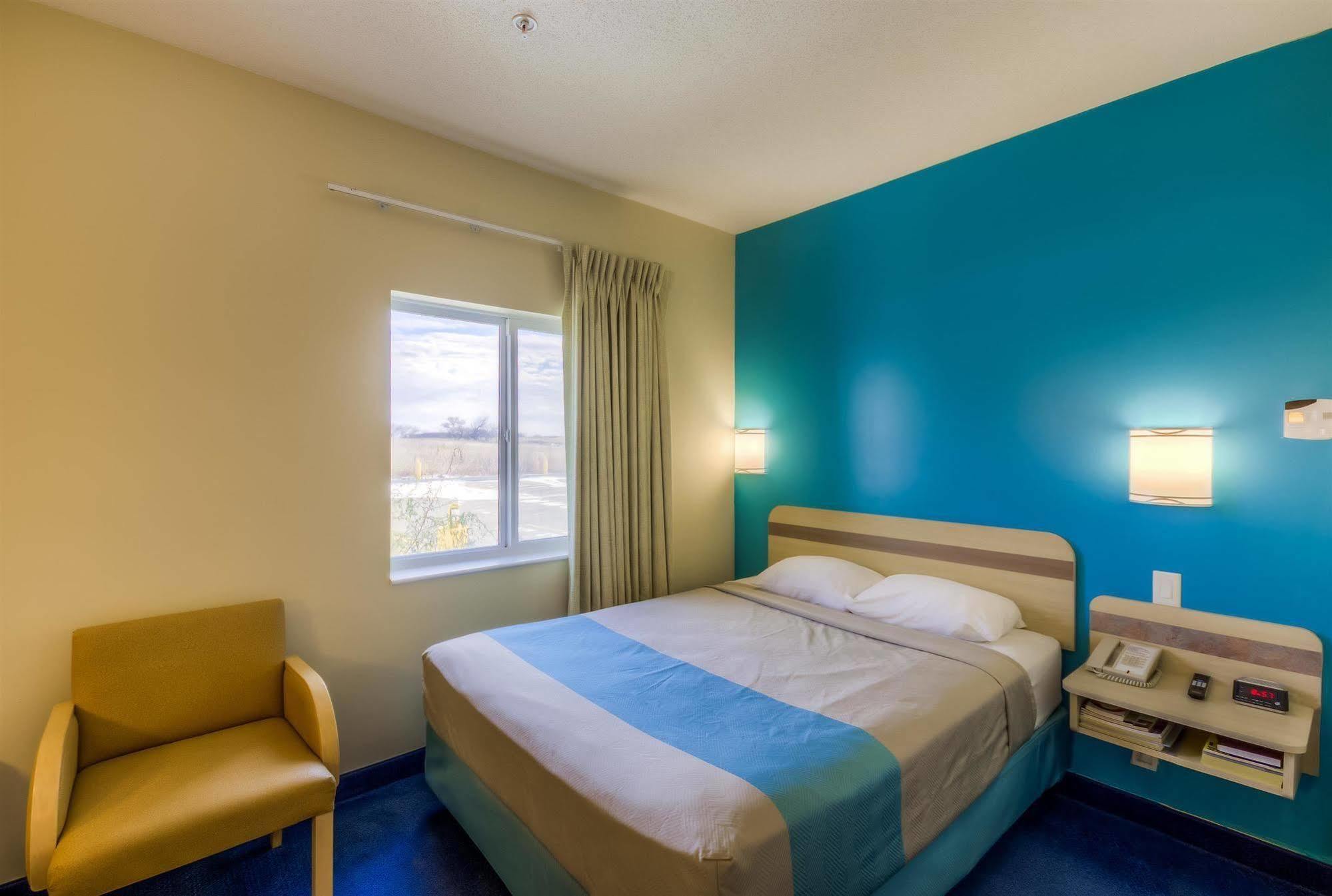 Motel 6-Estevan, Sk Екстер'єр фото