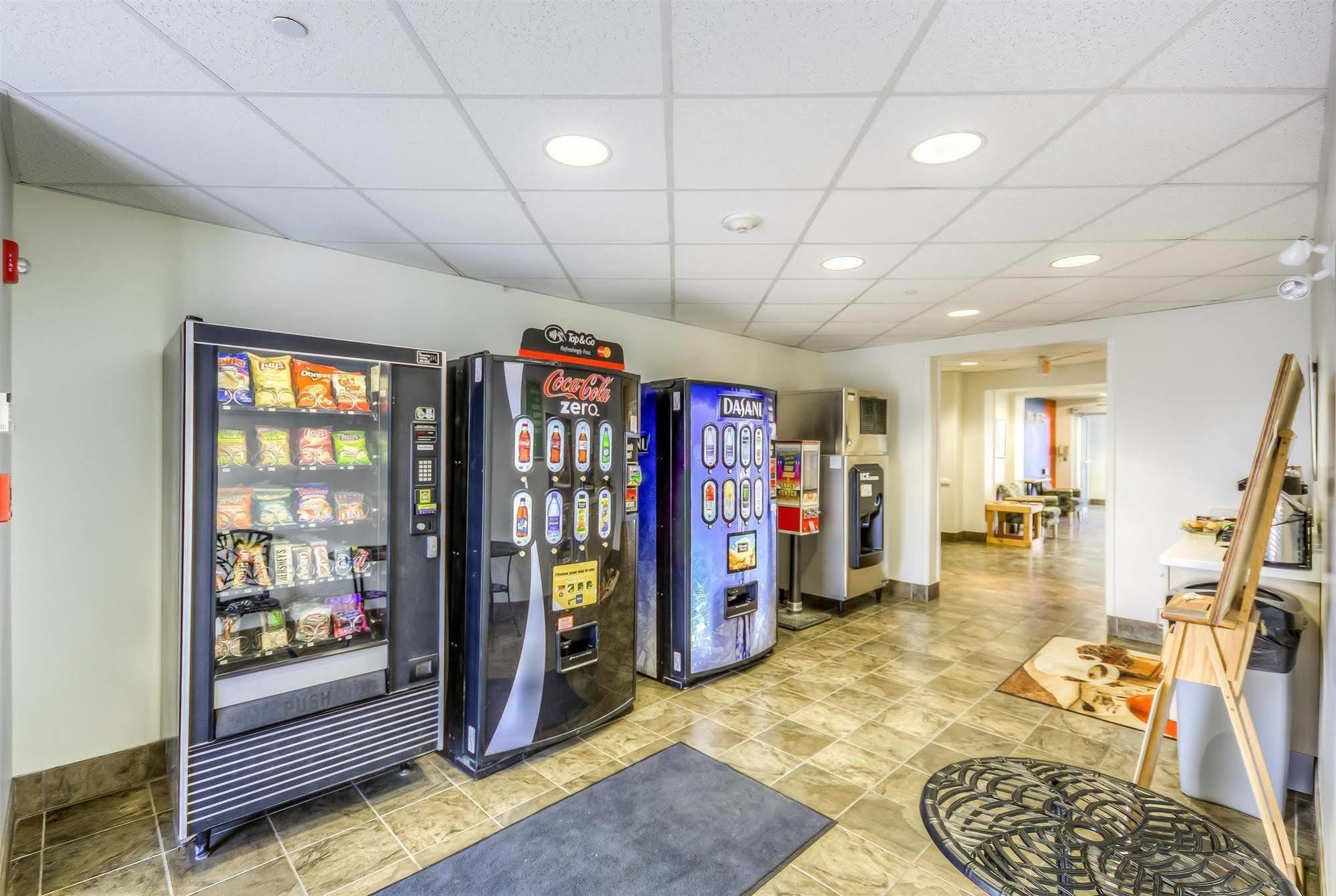 Motel 6-Estevan, Sk Екстер'єр фото