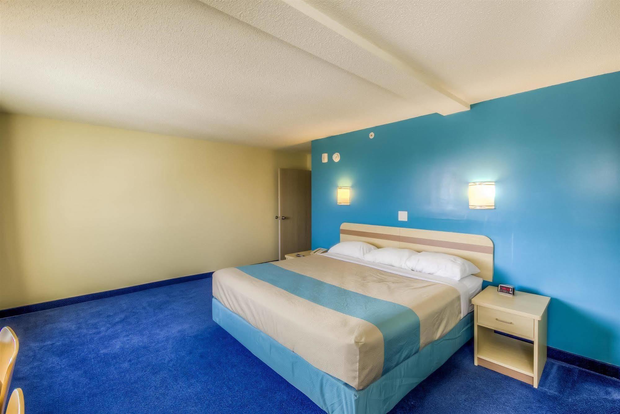 Motel 6-Estevan, Sk Екстер'єр фото