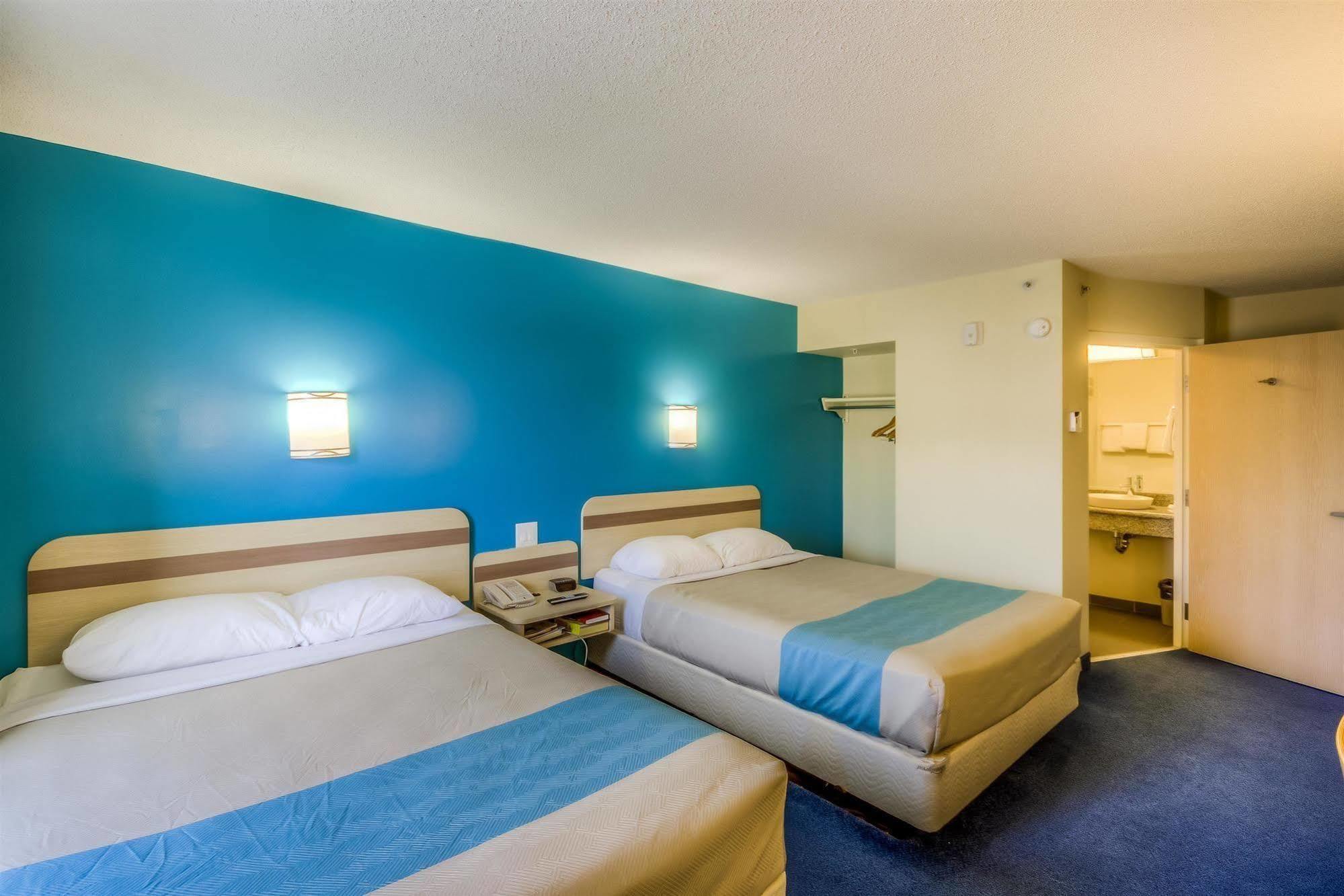 Motel 6-Estevan, Sk Екстер'єр фото