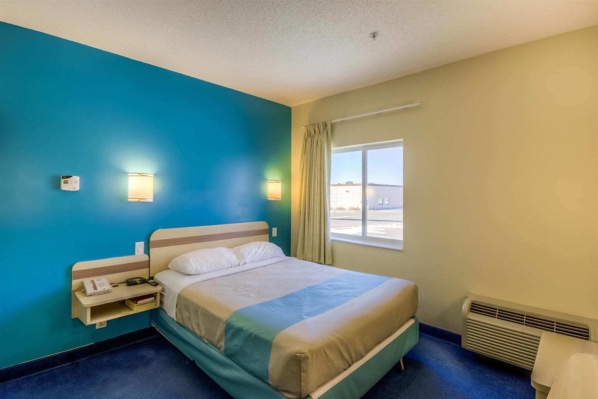 Motel 6-Estevan, Sk Екстер'єр фото