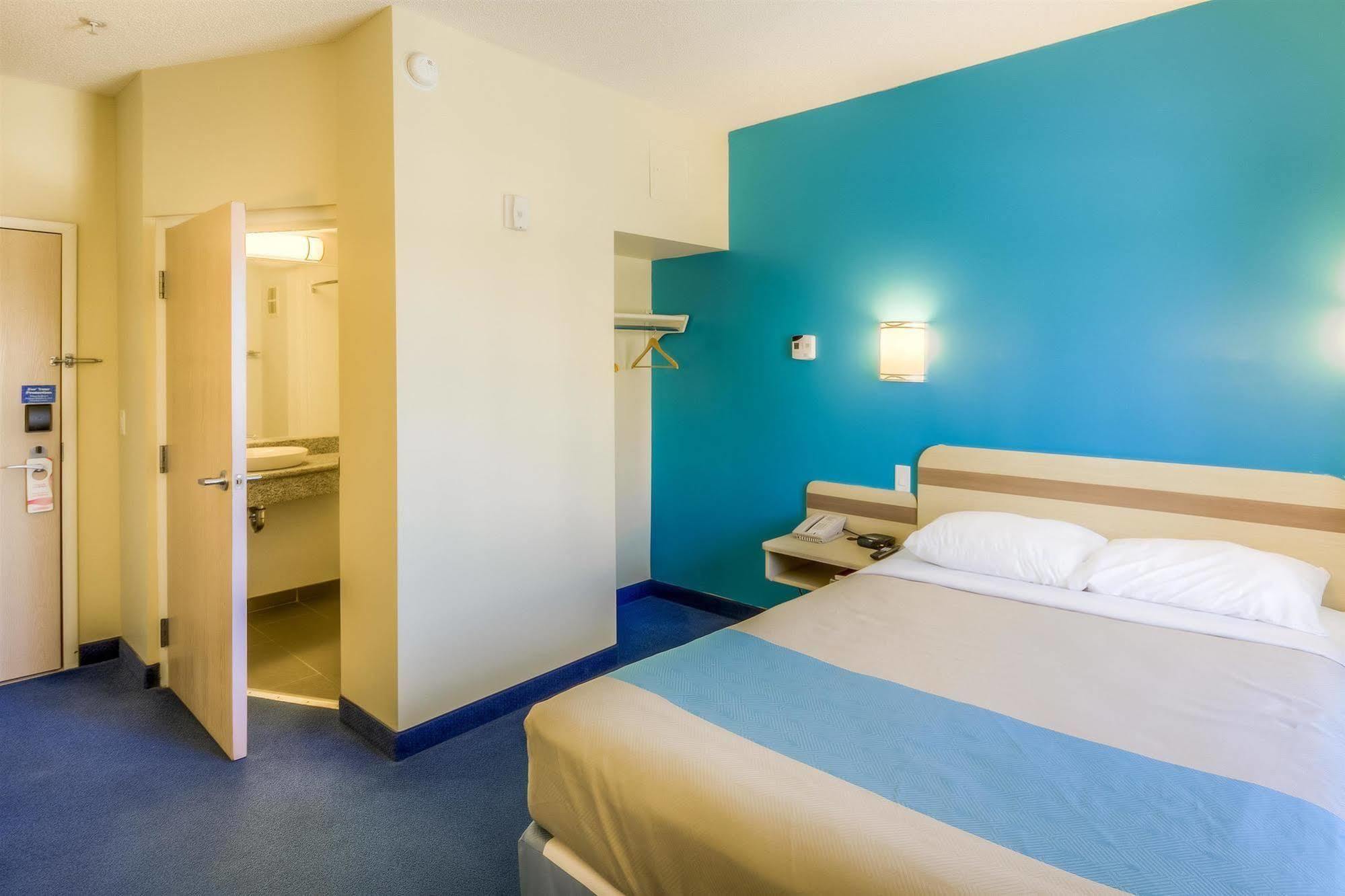 Motel 6-Estevan, Sk Екстер'єр фото
