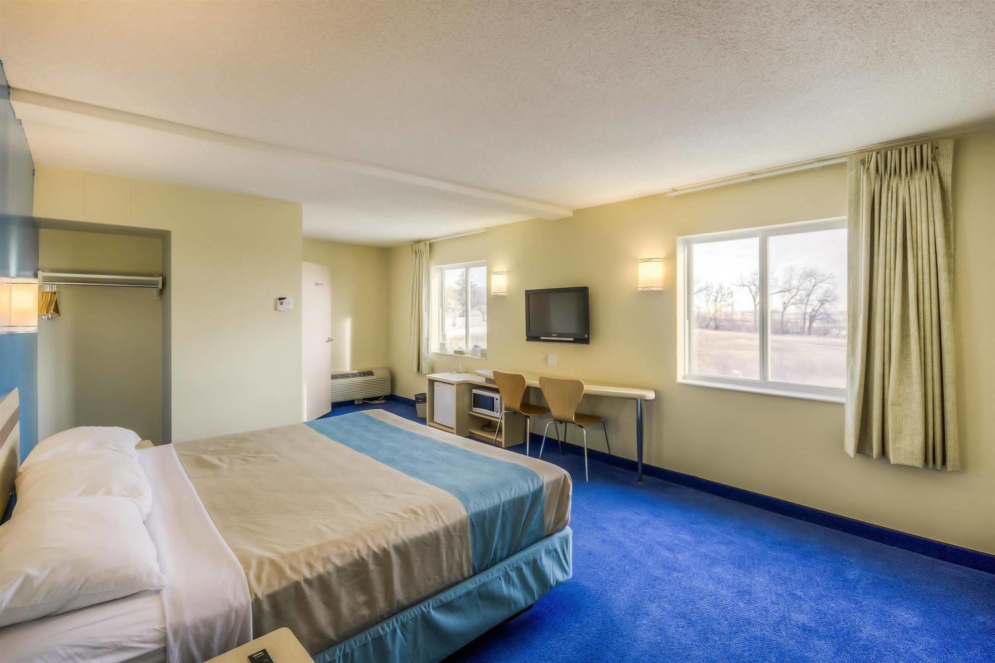 Motel 6-Estevan, Sk Екстер'єр фото